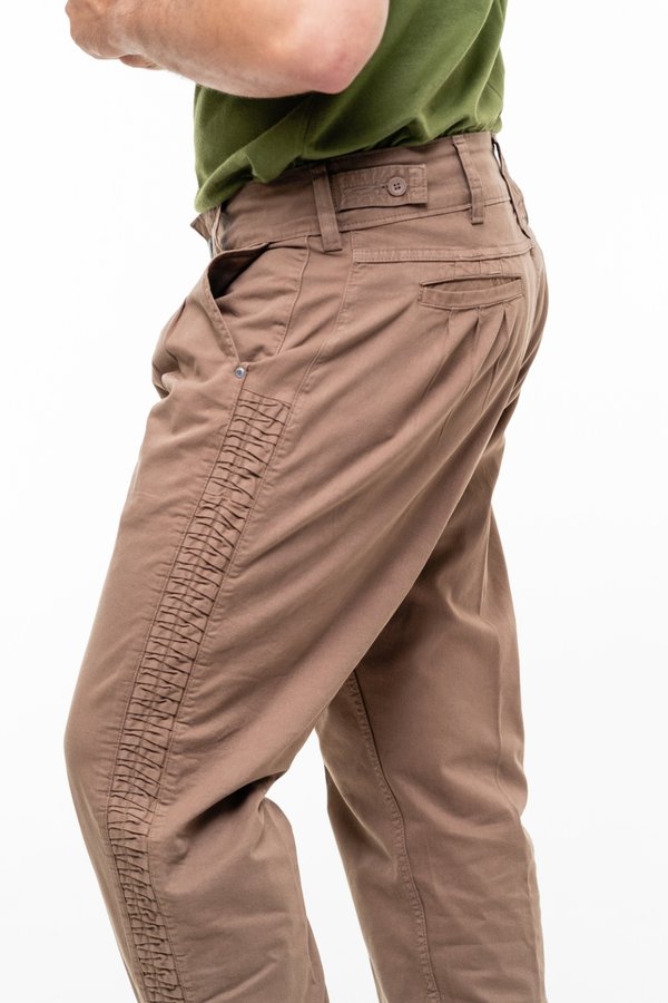 Bombacha Masculina Montaria com Elastano e Favos - Cor Marrom Escuro
