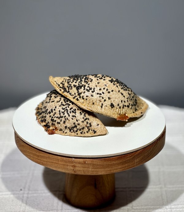 EMPANADA INTEGRAL CON QUESO Y TOMATE DESHIDRATADO