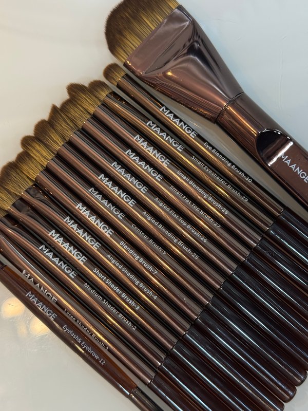 14 brochas profesionales MAANGE