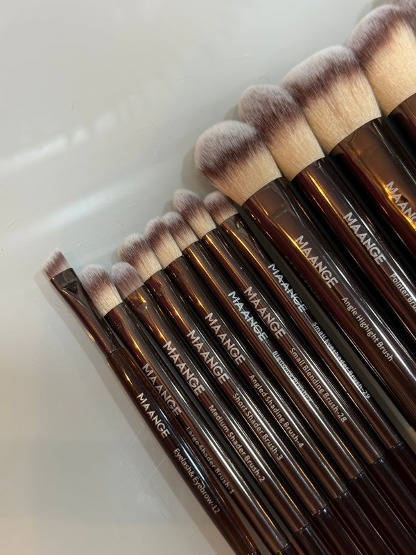 13 brochas profesionales MAANGE
