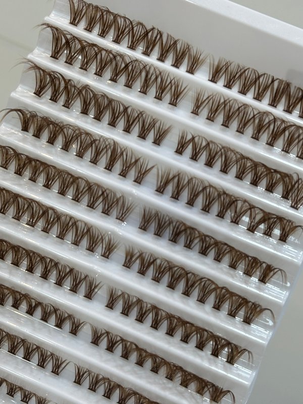 Pestañas marrones efecto cat eyes (ojo de gato)