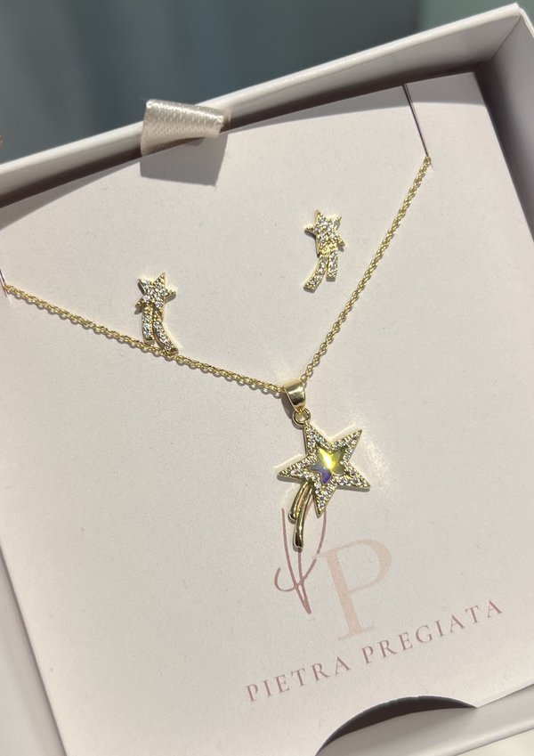 Conjunto dorado de cadena y aretes con estrellas