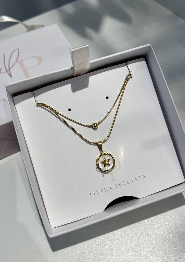Conjunto de cadenas doradas con dije de estrella