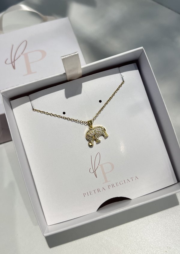 Cadena dorada con dije de elefante