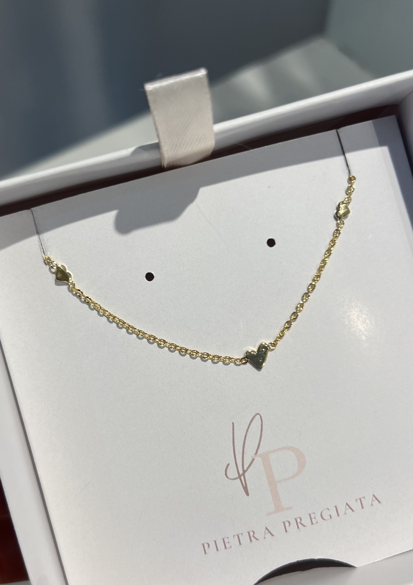 Cadena dorada con dije de corazón