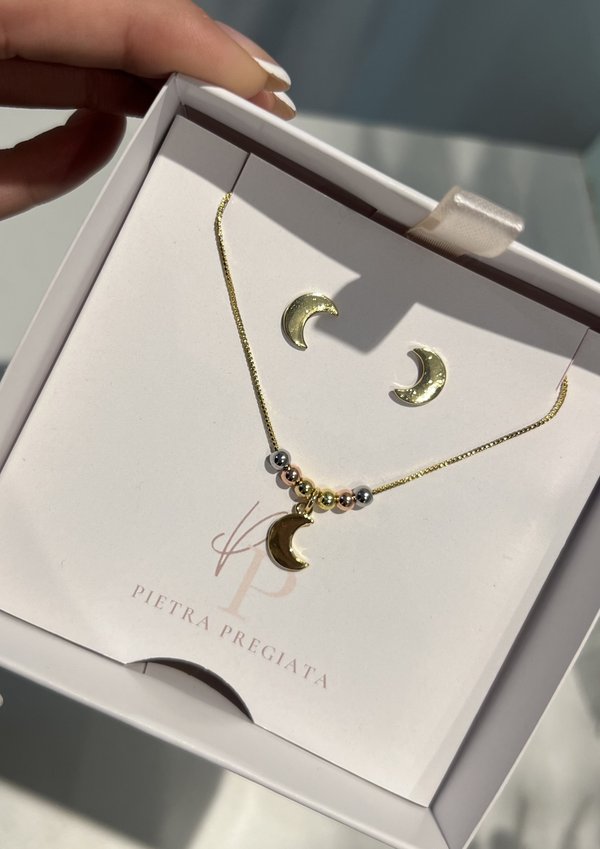 Conjunto dorado de cadena y aretes con dijes de luna
