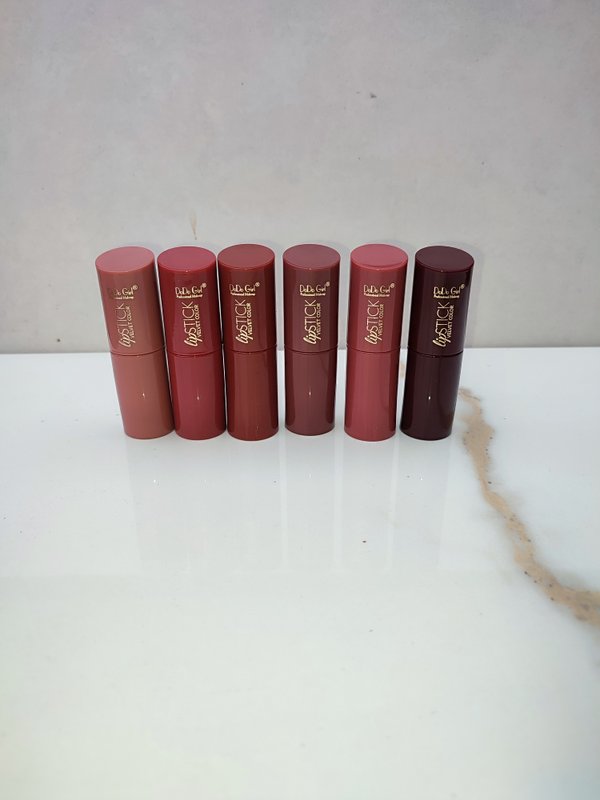 Labial en barra, DoDo Girl