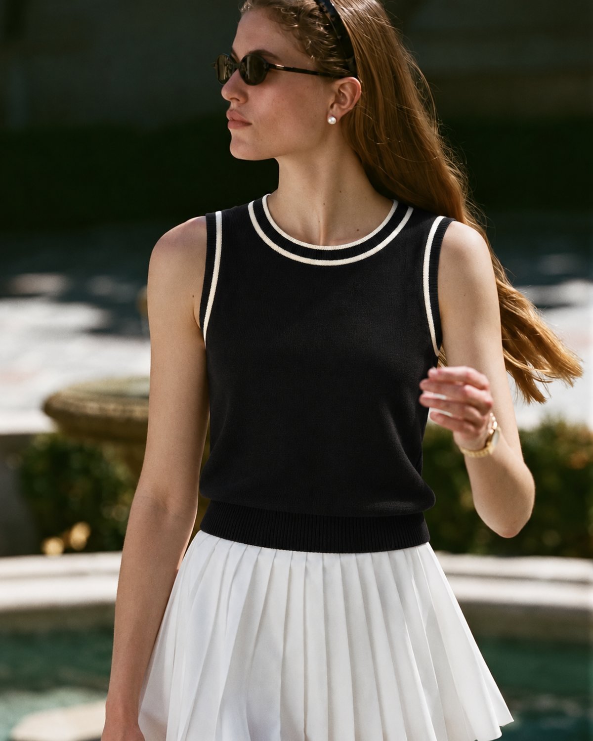 Blusa negra con detalles blancos