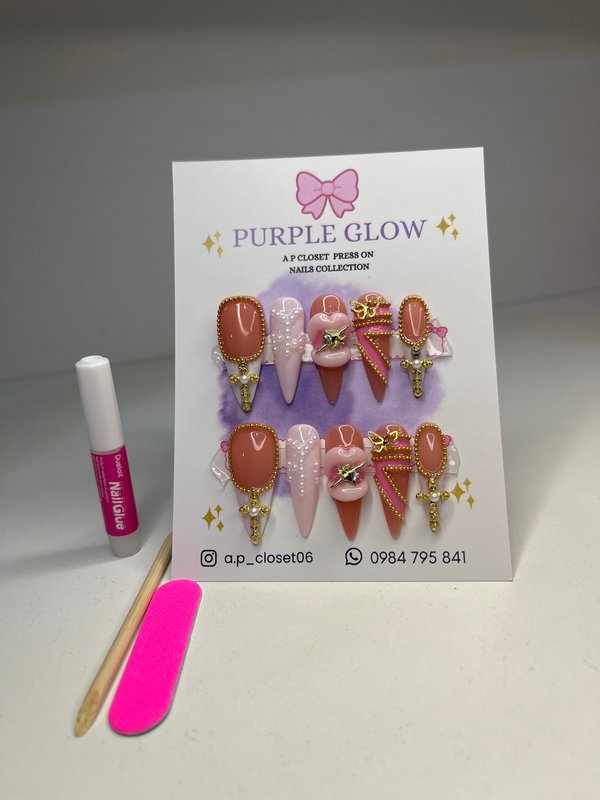 Uñas press on hechas a mano