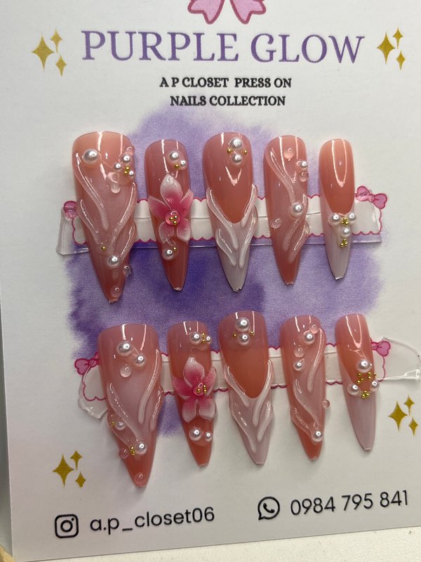 Uñas press on hechas a mano