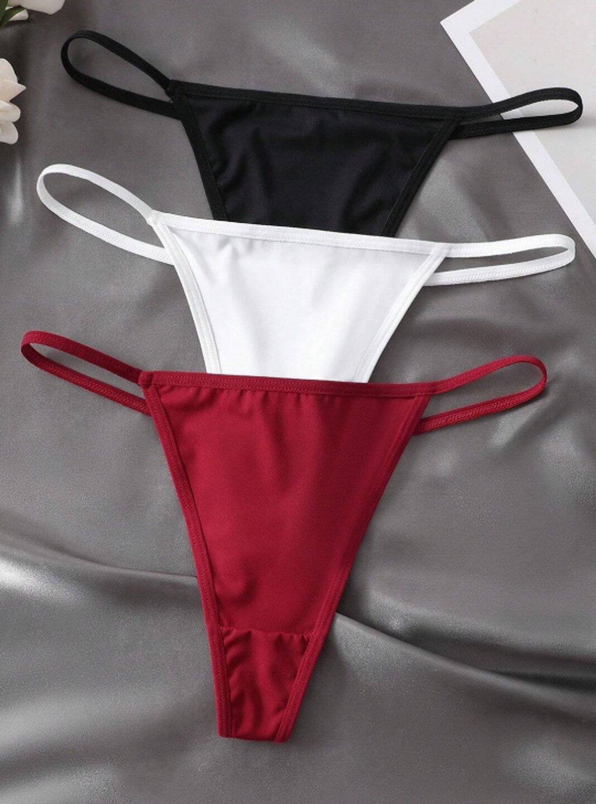 Tangas con estampado liso