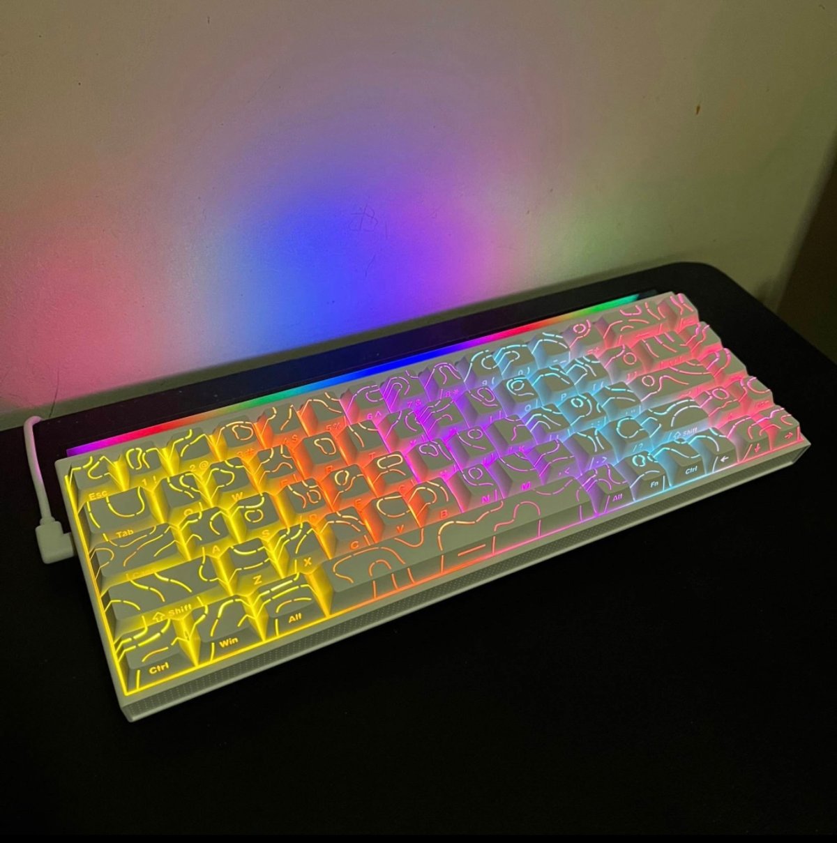 Teclado Mecánico Ajazz x Nacodex NK68 65% - Switch Red (Blanco) - 5