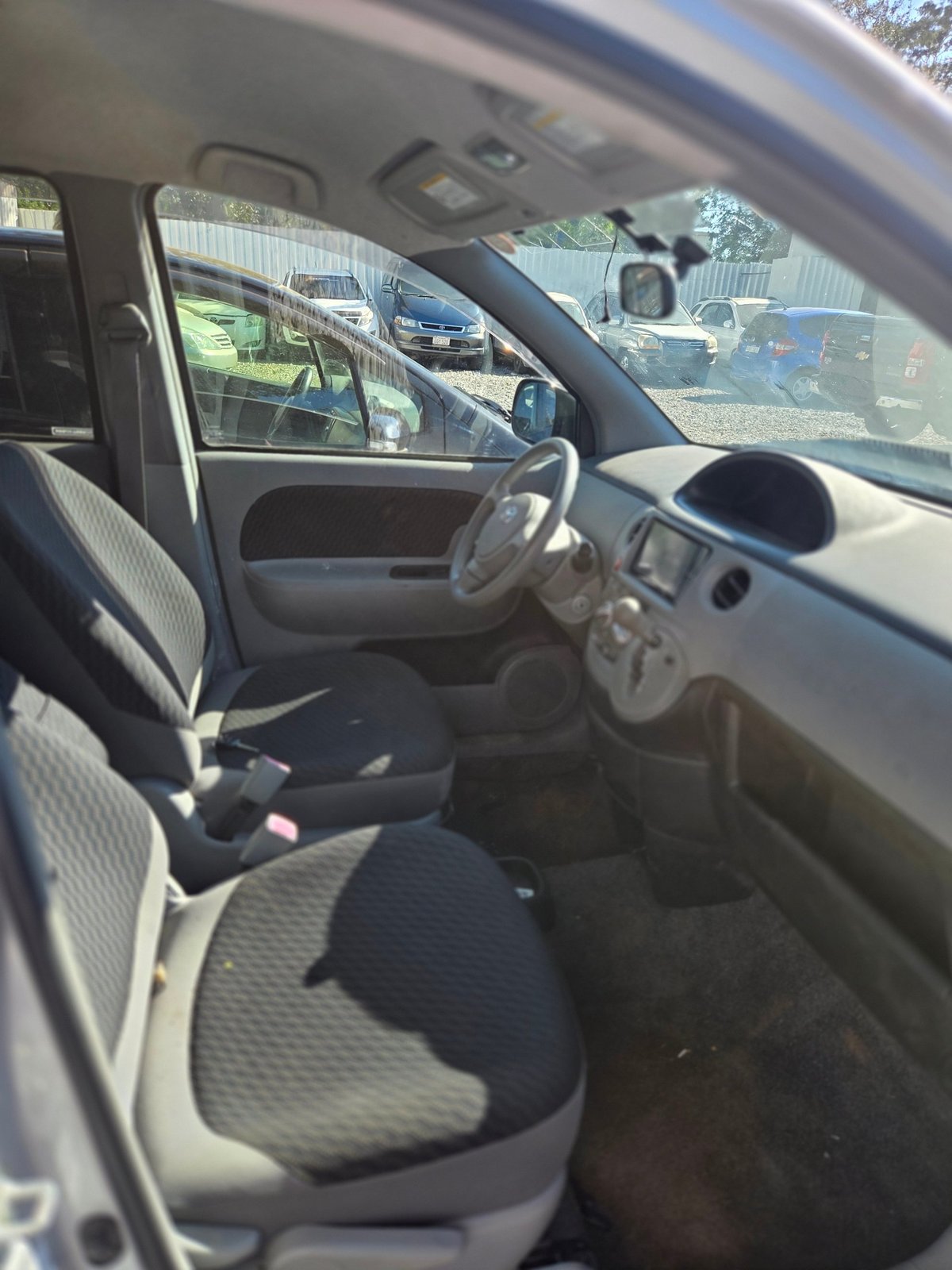 Toyota sienta  - 4
