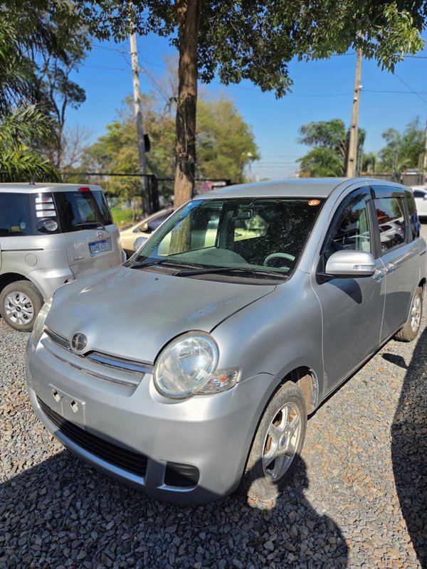 Toyota sienta 