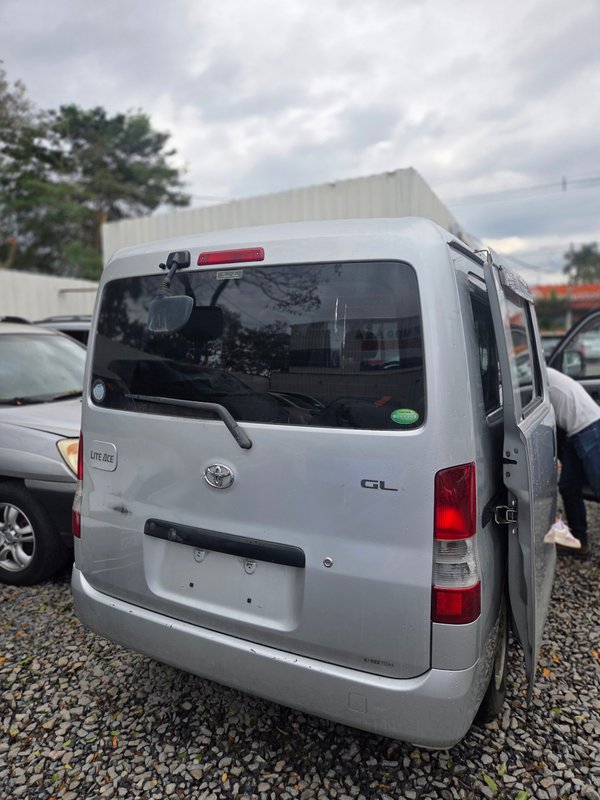 Toyota liteace 2013