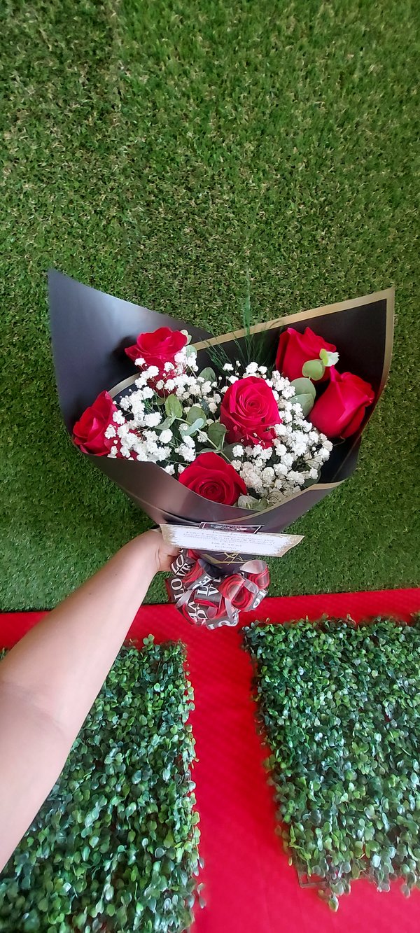 Ramo de 6 rosas rojas