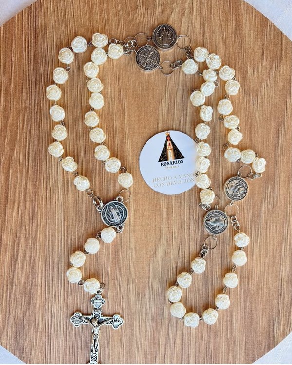 📿 Rosario Rosas Blancas
