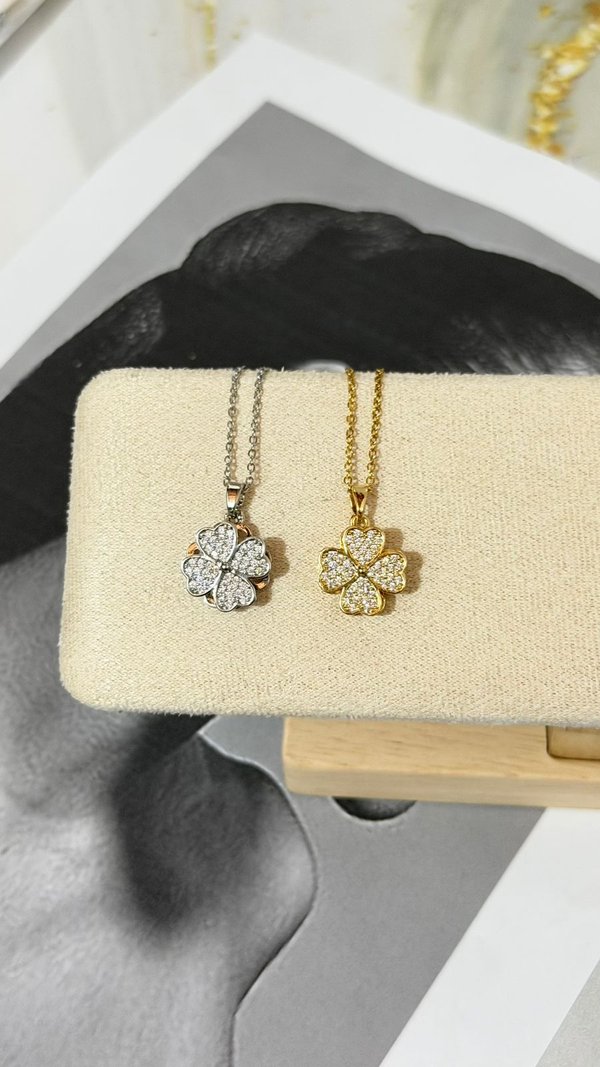 Collar Trébol Giratorio