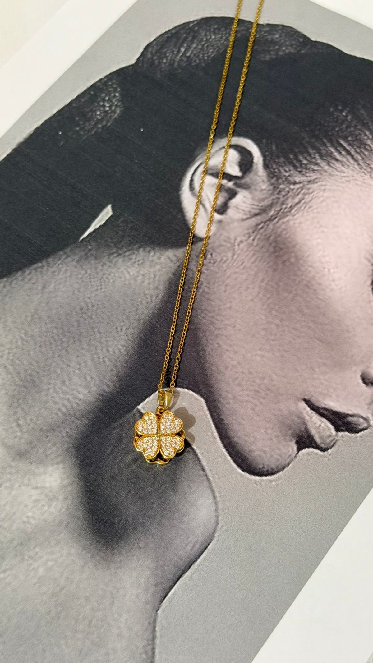 Collar Trébol Giratorio - 3