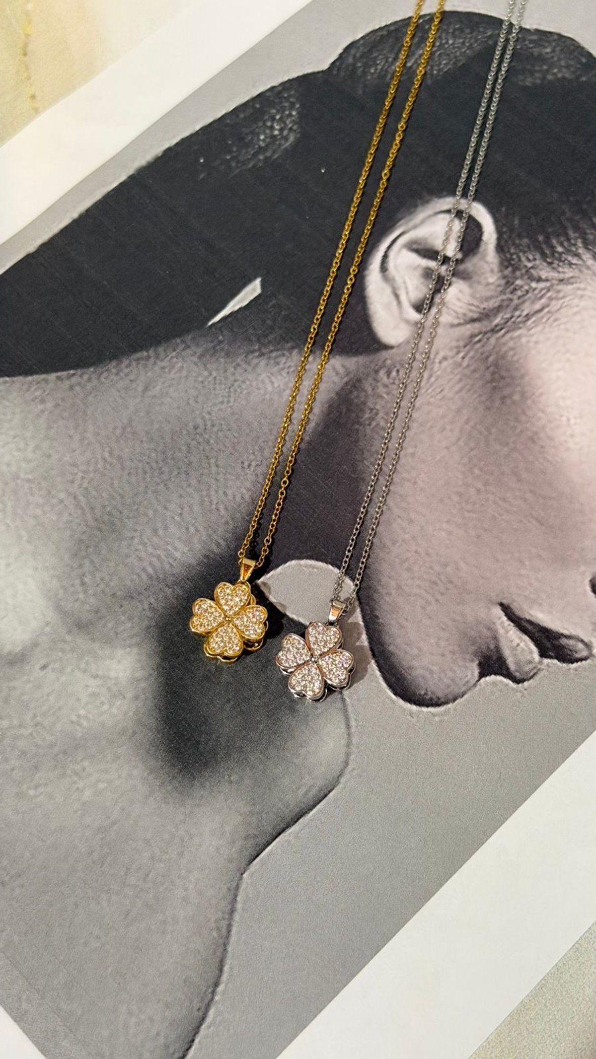 Collar Trébol Giratorio - 2