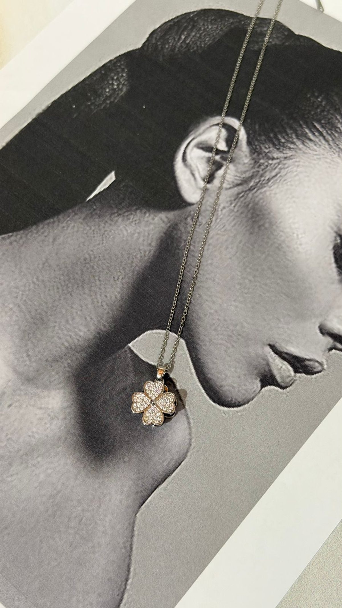 Collar Trébol Giratorio - 4