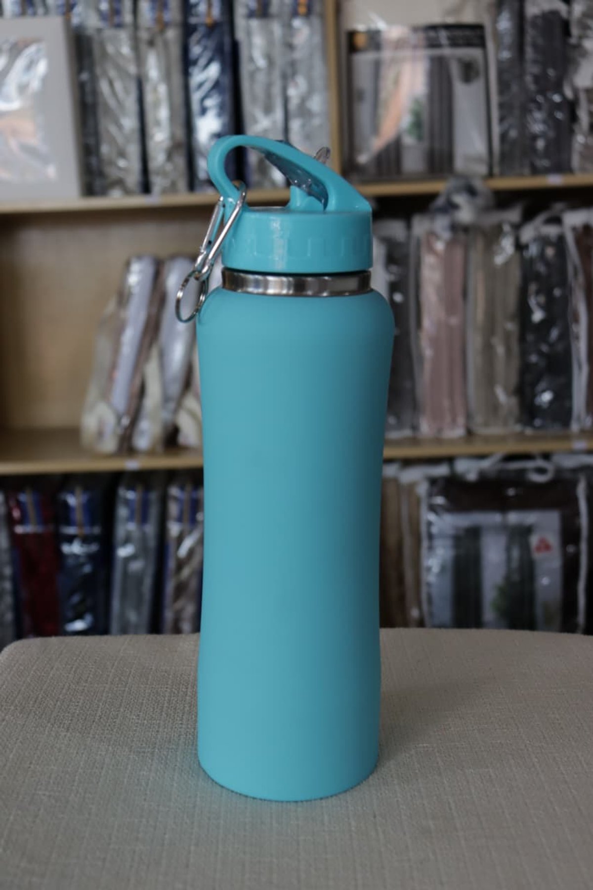 Termo Deportivo con Pico 💧 1L y 650ml | Práctico, resistente y portátil - 4