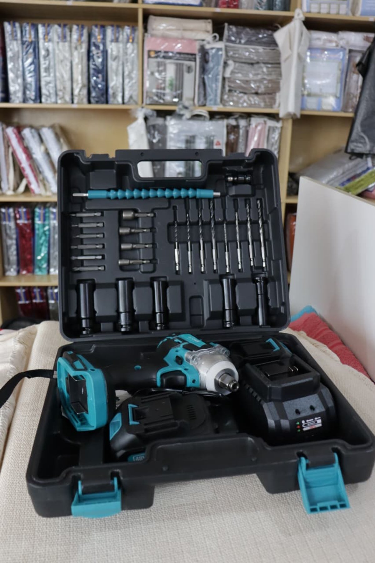 Taladro Manual con llave tubo 1800RPM LUO LU-DG08 - 5