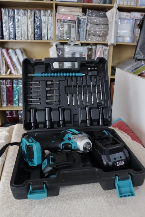 Taladro Manual con llave tubo 1800RPM LUO LU-DG08