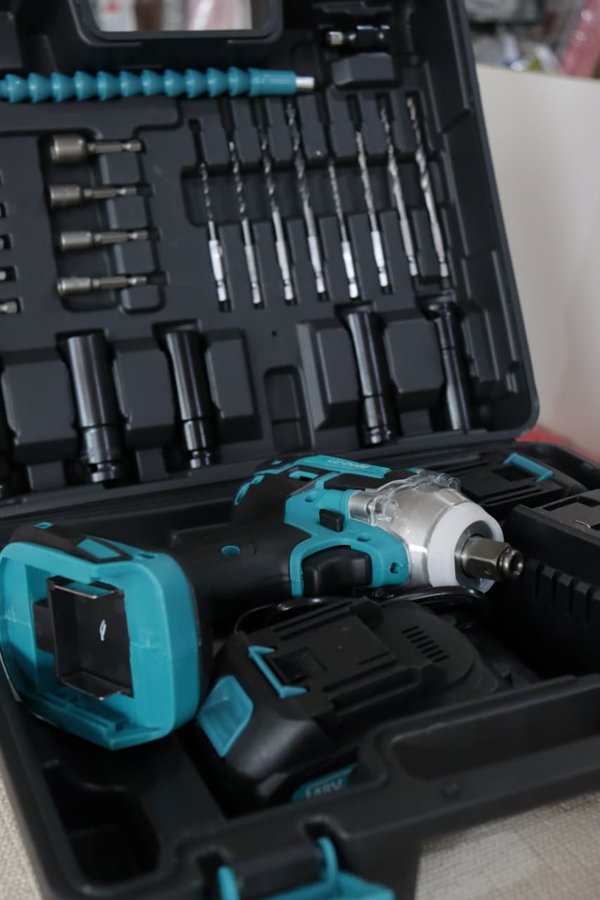 Taladro Manual con llave tubo 1800RPM LUO LU-DG08