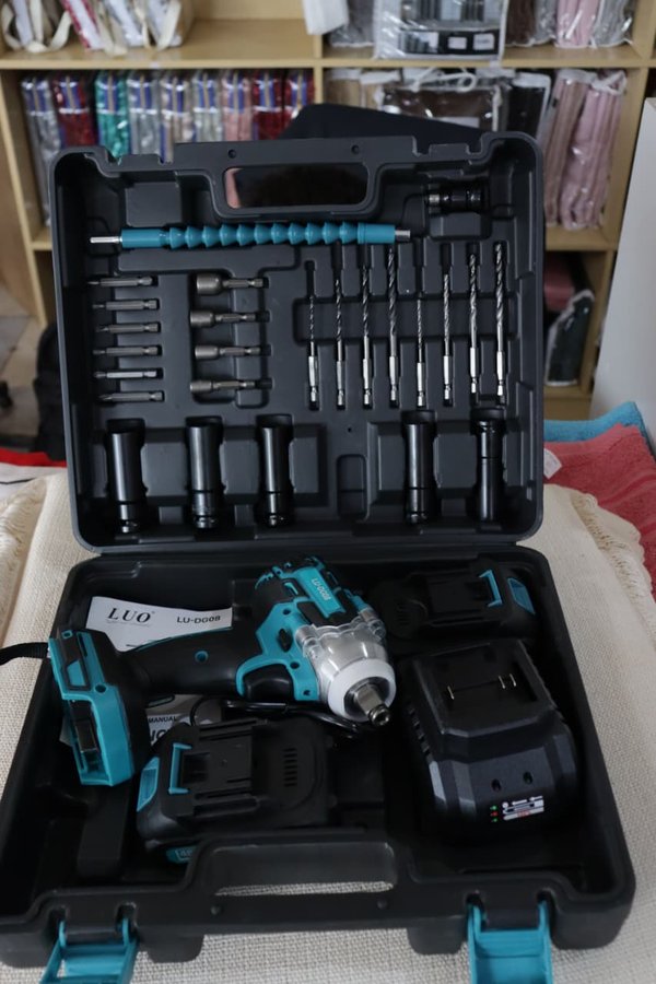 Taladro Manual con llave tubo 1800RPM LUO LU-DG08