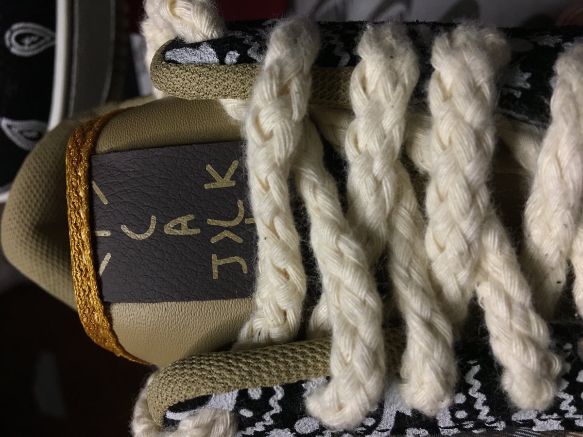 SB DUNK LOW X TRAVIS SCOTT - 2