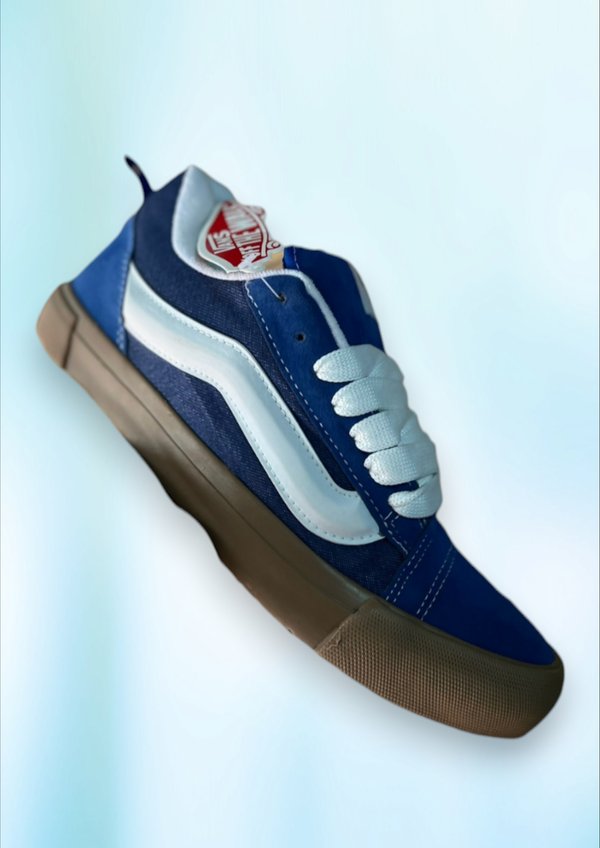 VANS KNU