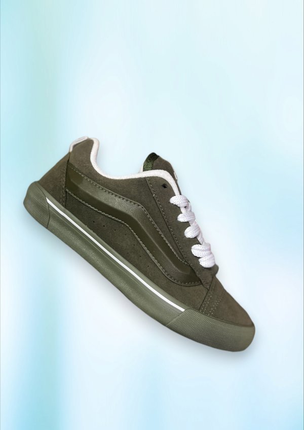 VANS KNU