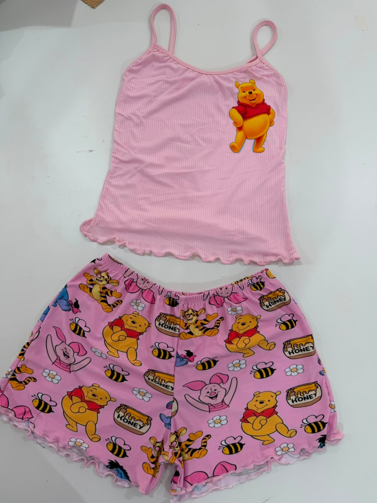 Pijama de dos piezas rosa con estampado de Winnie Pooh