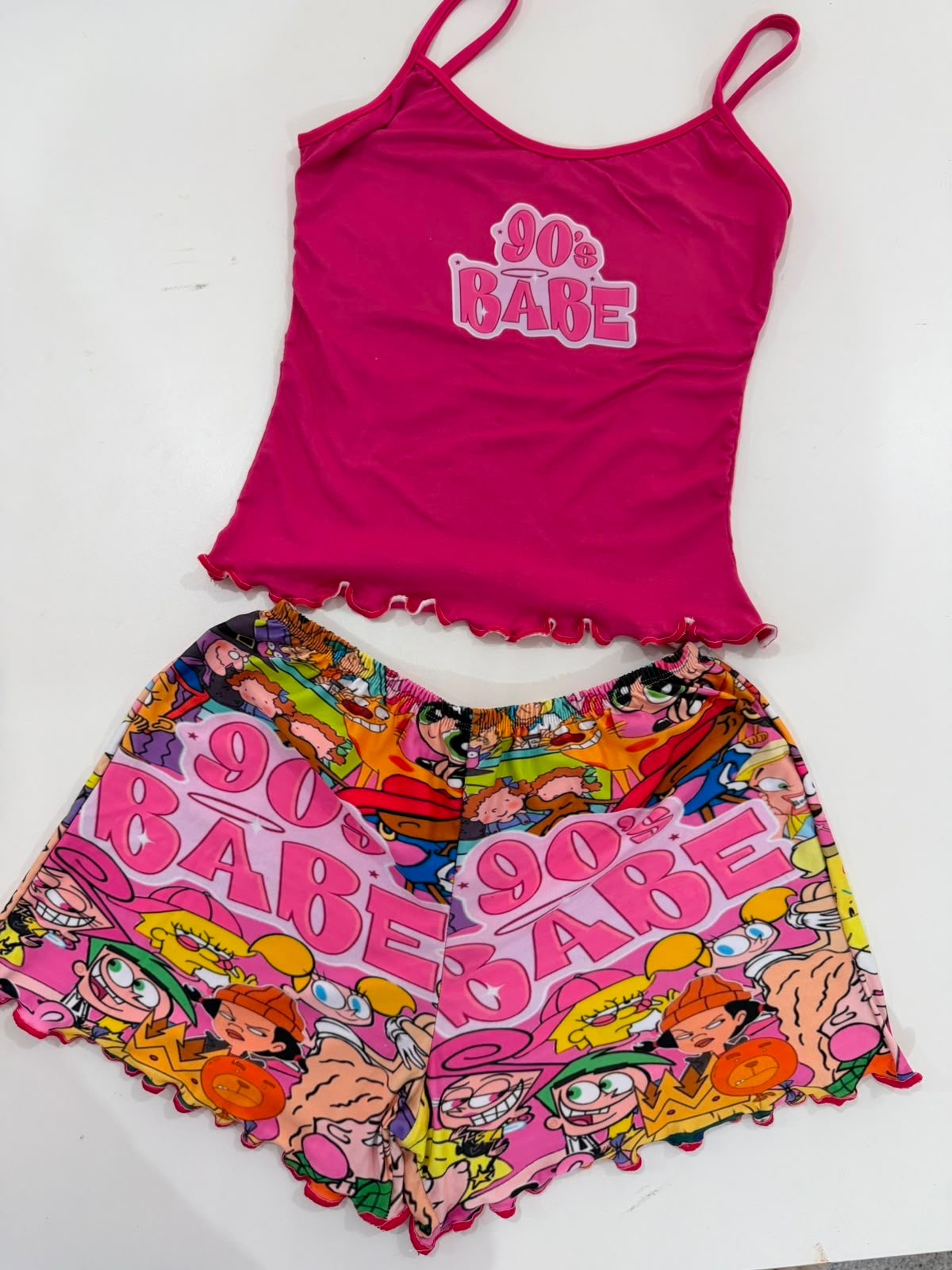 Pijama de dos piezas rosa con estampado 90s Babe