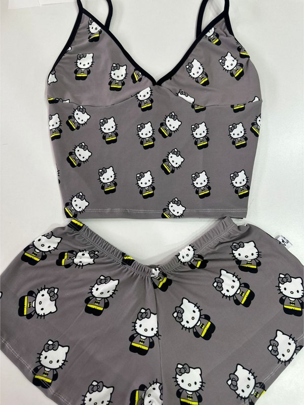 Pijama de dos piezas gris con estampado de Hello Kitty