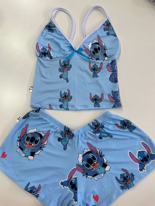 Conjunto azul de top y short con estampado de Stitch