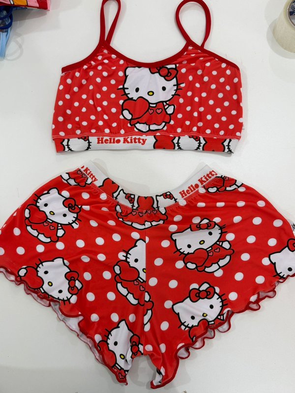 Conjunto de top y short Hello Kitty rojo