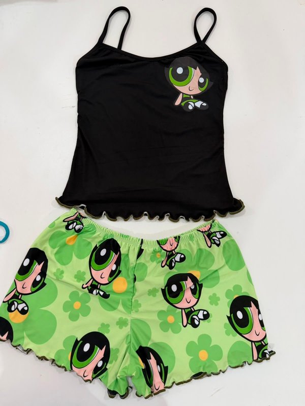 Pijama de dos piezas con tirantes y estampado de personaje