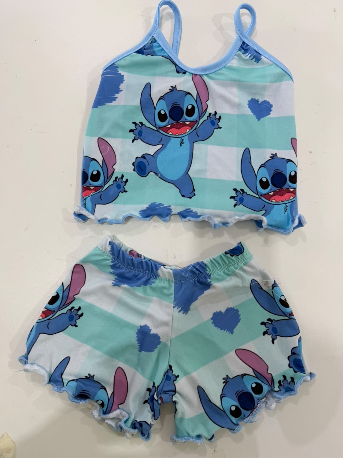 Pijama de dos piezas rosa con estampado de personajes - 3