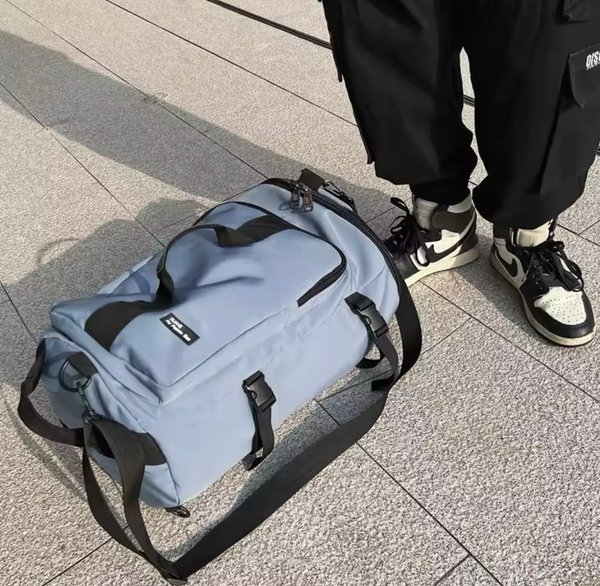 🎒🔥 ¡El Bolso 2 en 1 que Todos Quieren! Impermeable, Espacioso y Listo para Cualquier Aventura.