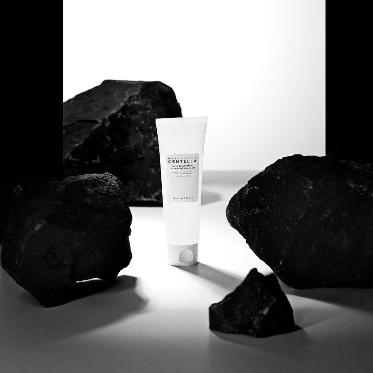 SKIN1004 - Madagascar Centella Tone Brightening Cleansing Gel Foam 125ml - 3