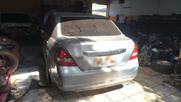 Nissan tiida 2005 UD 066