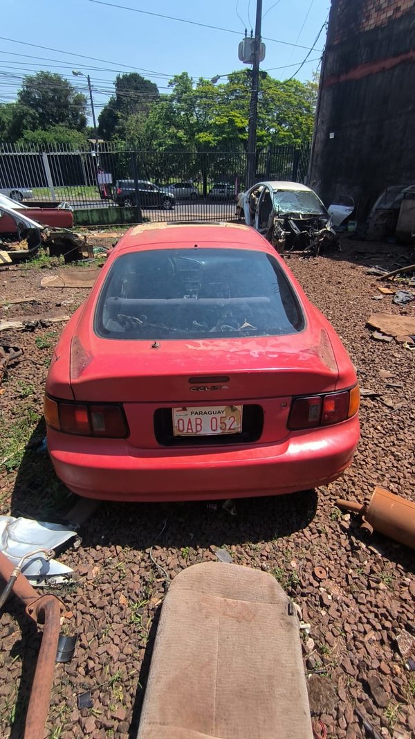 Toyota Celica 1998 en desarme UD 83 