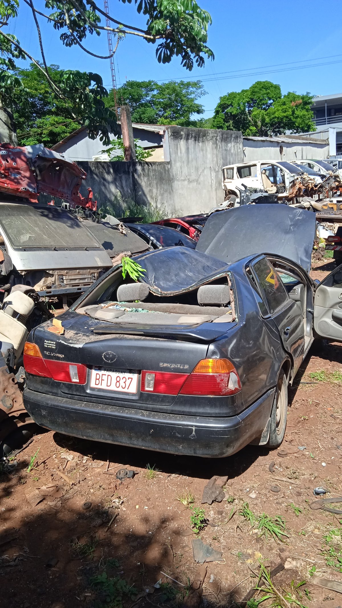 En desarme Toyota Sprinter UD 111 - 2