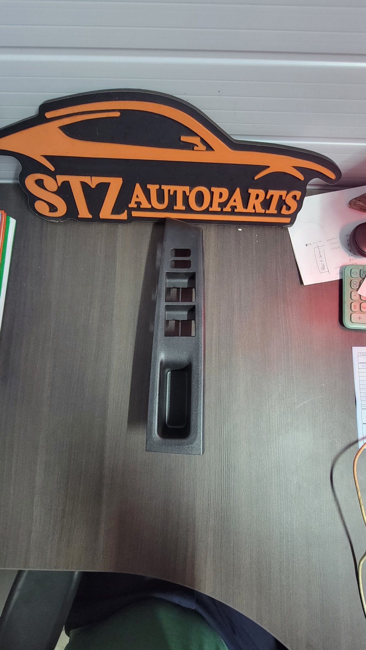 Moldura de Levanta Vidrio Lado Chofer Toyota Vitz 2011-16 - 4