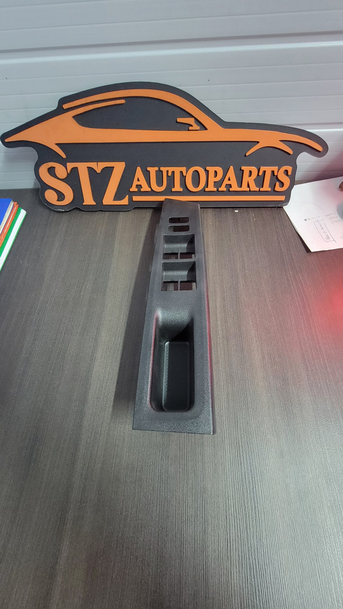 Moldura de Levanta Vidrio Lado Chofer Toyota Vitz 2011-16 - 3