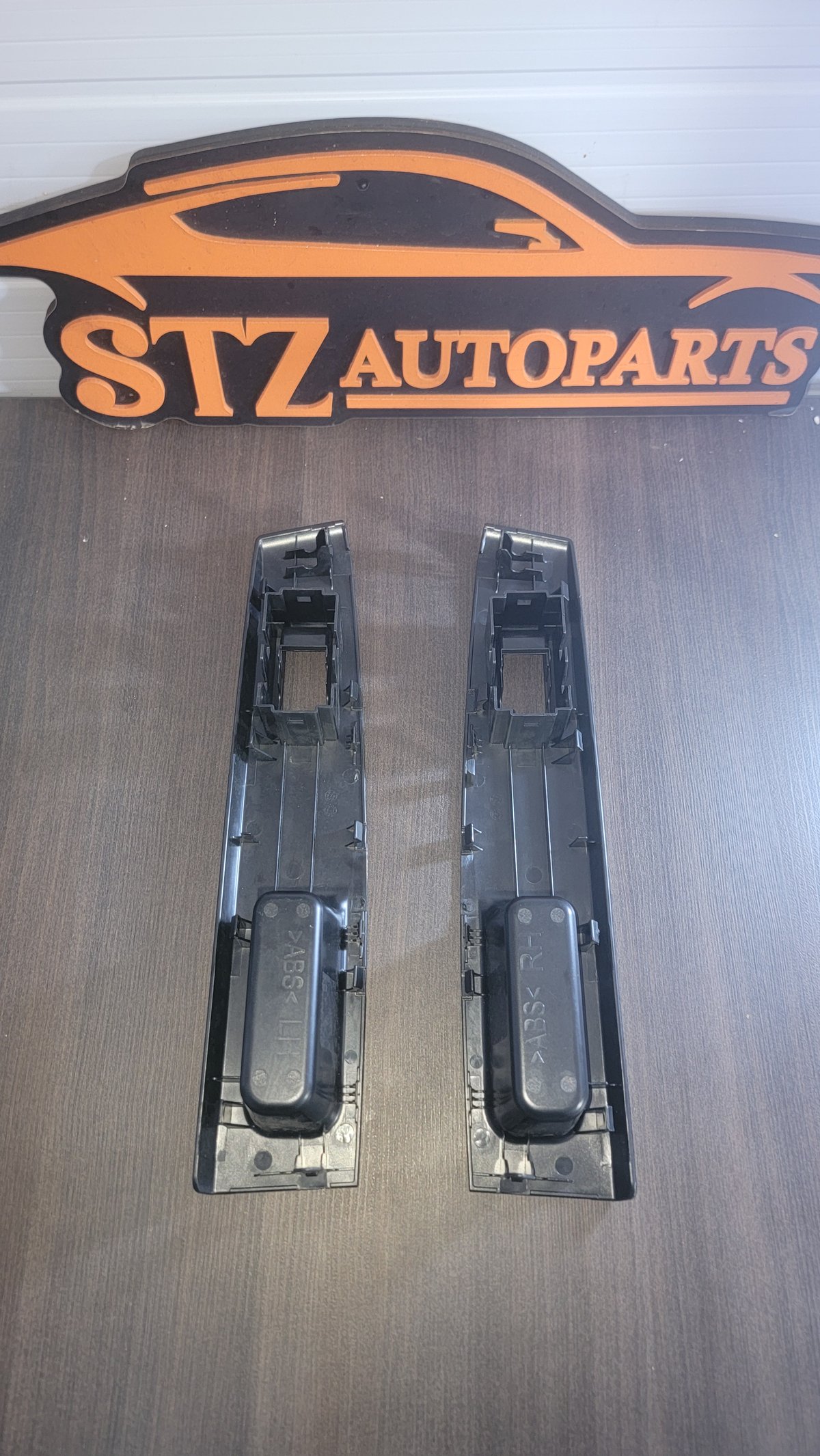 Moldura de Alza Vidrio Toyota Vitz Tercera Gen trasero Derecho  - 3