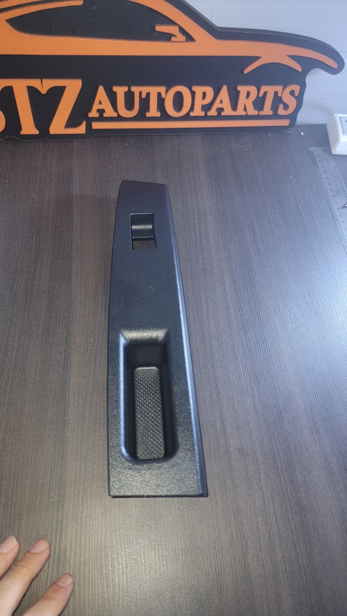 Moldura de Levanta Vidrio Toyota Vitz Tercera Gen trasero izquierdo 