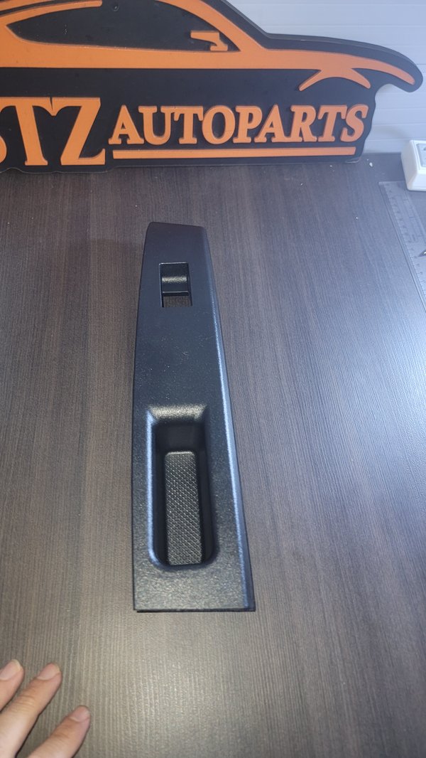 Moldura de Levanta Vidrio Toyota Vitz Tercera Gen trasero izquierdo 